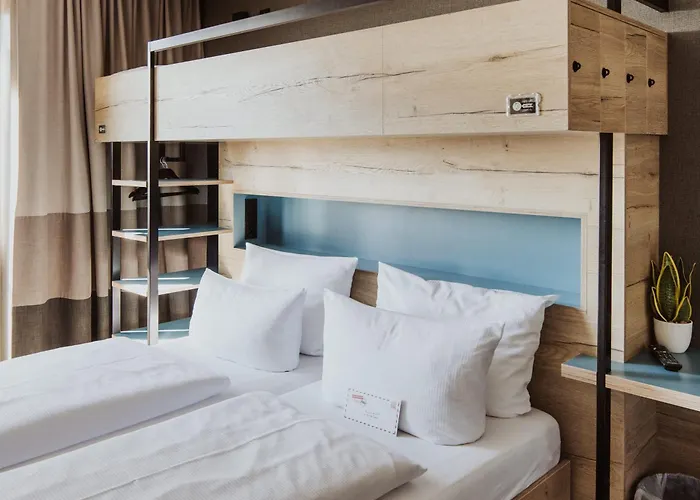 Schulz Berlin Wall At The East Side GallerySporthotels